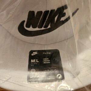 NWT Mens Nike White Adjustable Hat Black Logo Size M/L